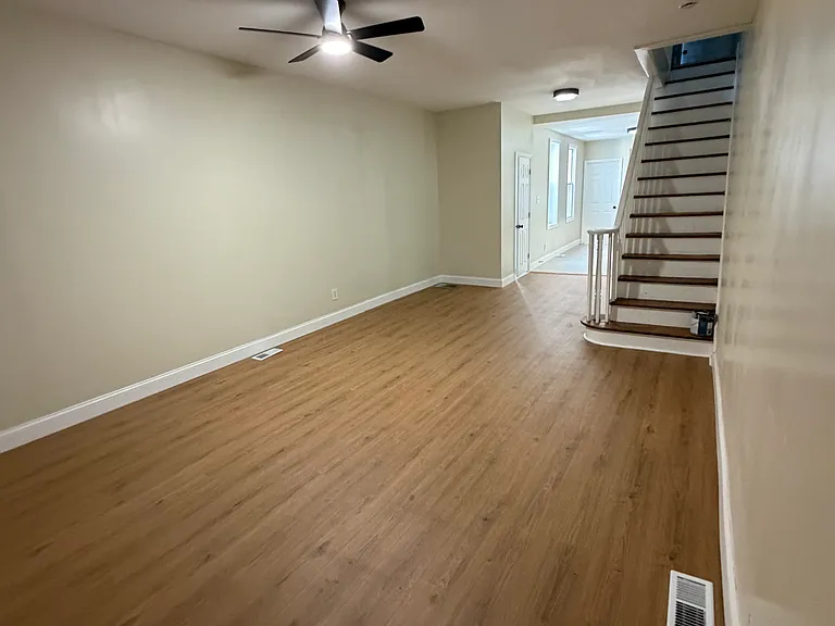 420 Spruce St — Photo 2