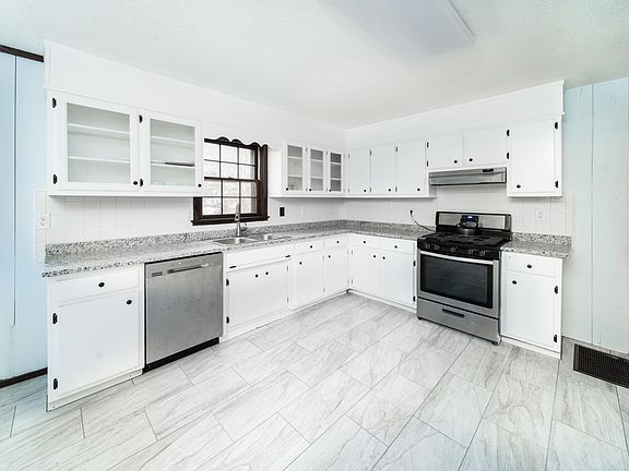 5th image of 394 Bowie Ln