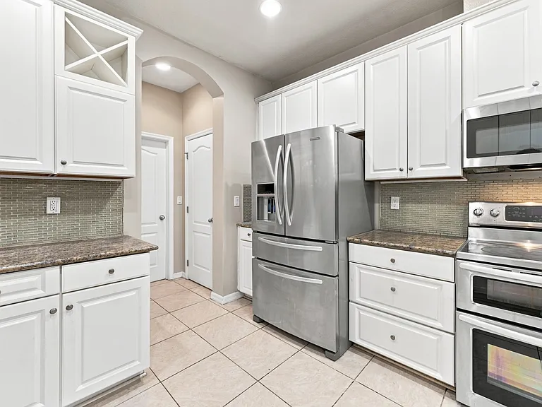 17013 Vilesta Dr — Photo 11