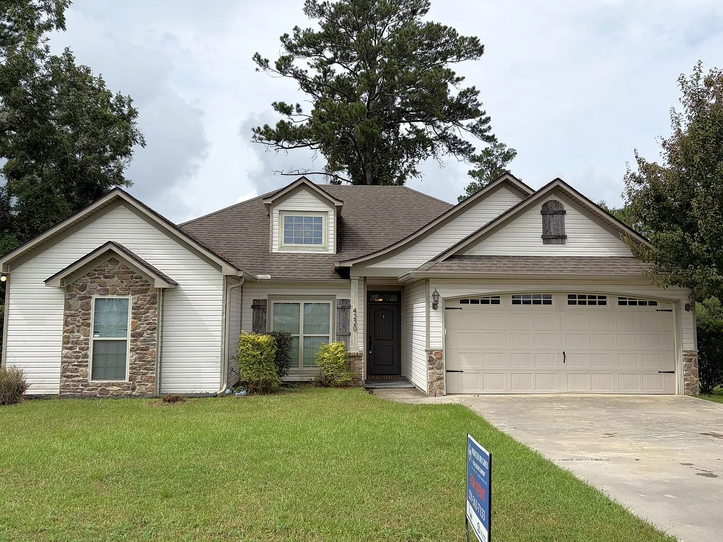4220 Bowen Way (HVP) — Photo 1