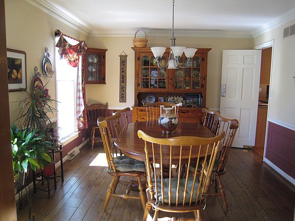3rd image of 808 Farmsworth Ct