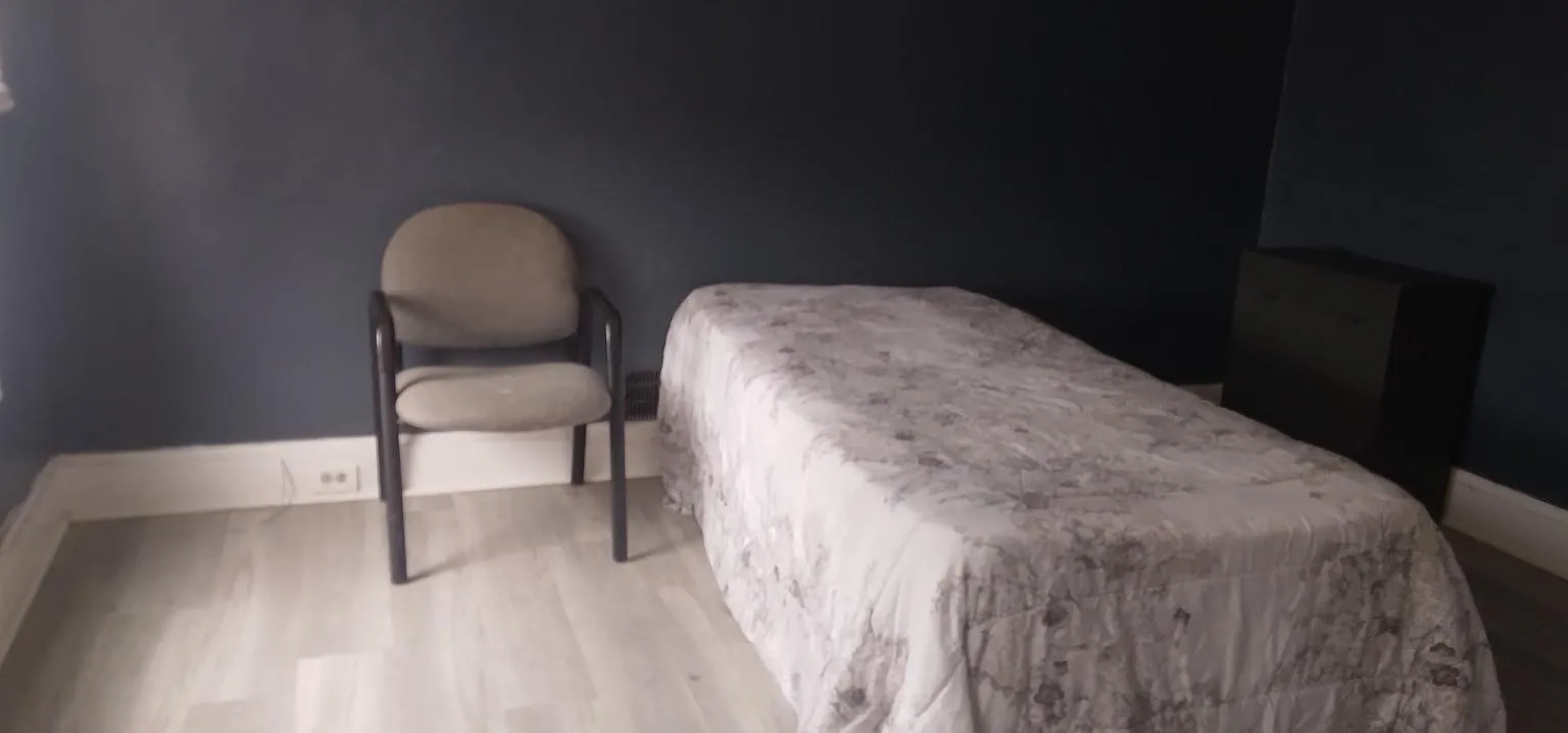 1 bed, 1.5 bath, 2000 sqft, $650 — Photo 3