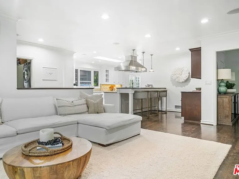 10576 Lindbrook Dr — Photo 17