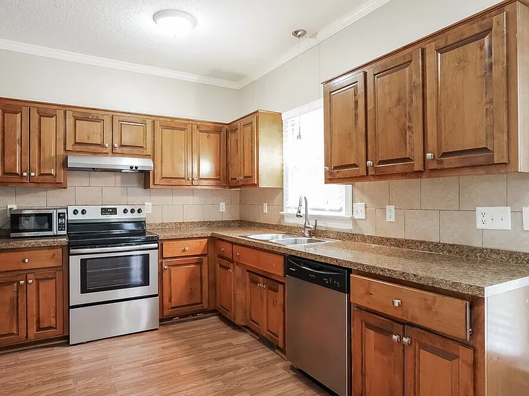212 Sleepy Creek Dr — Photo 9