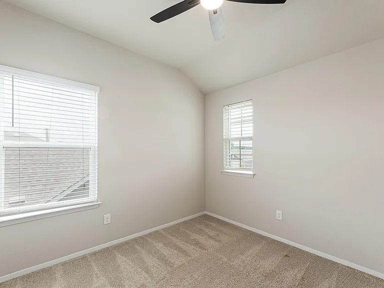310 Rimrock Ct — Photo 35