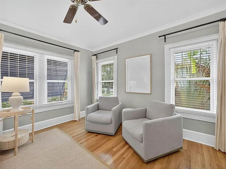 221 13th Ave NE — Photo 25