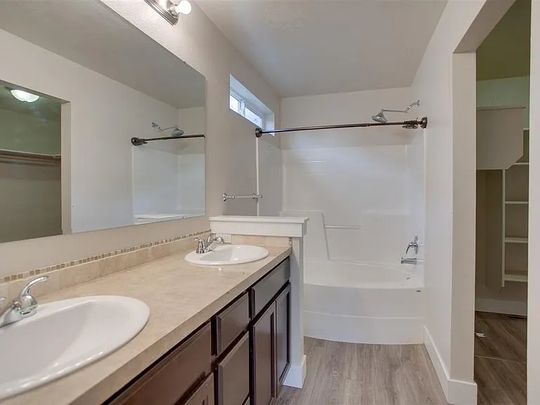 3694 S Veneto Ave — Photo 18