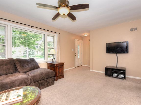 4th image of 1067 Glenview Ave