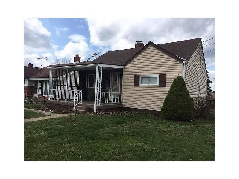 816 Howard St photo 1