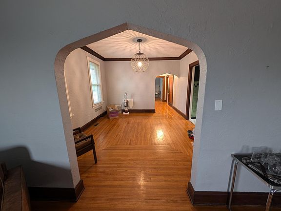 2nd image of 2731 Observatory Ave #2