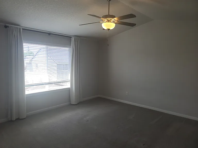 715 E Erica St — Photo 7