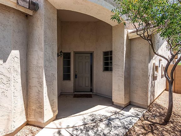 3rd image of 1367 E Laurel Pl