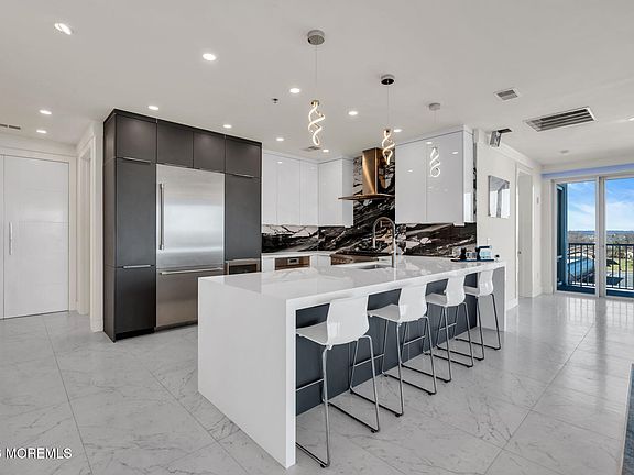 4th image of 432 Ocean Boulevard N #317