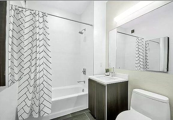 4th image of 321 W 37th St #6K