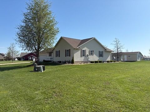5th image of 209 N Pointe Dr