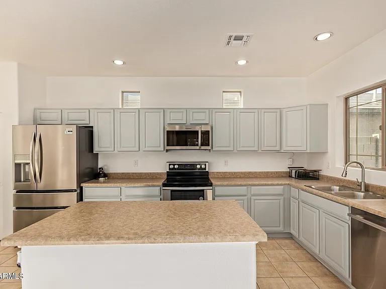 9171 W Berkeley Rd — Photo 4