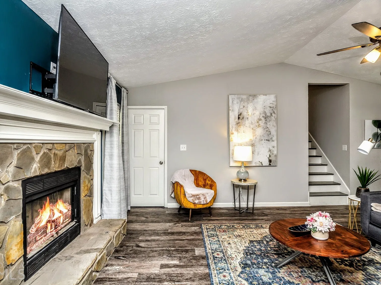 3 bed, 2.0 bath, 100 sqft, $4,500 — Photo 2