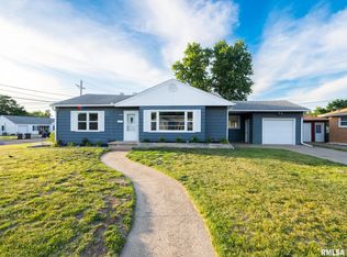 1501 Tennell Rd, Pekin, IL 61554