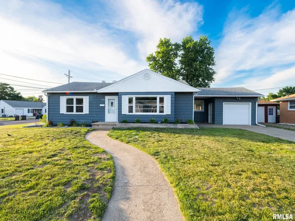 1501 Tennell Rd, Pekin, IL 61554