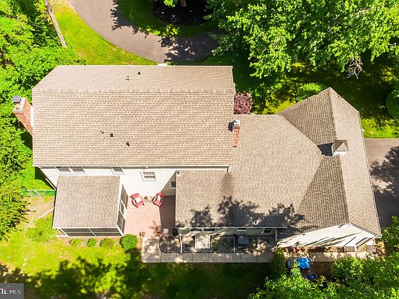 4th image of 102 Indian Spring Ln