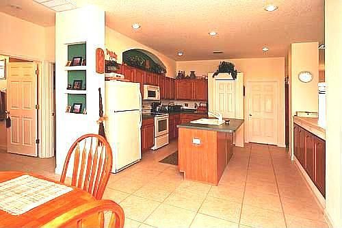 Spacious Dinette off Kitchen!