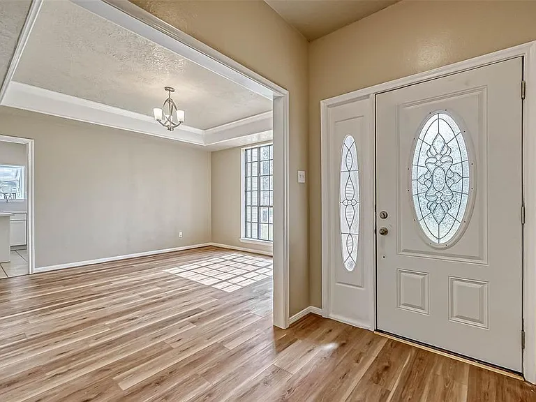 2478 Woodbury St — Photo 5