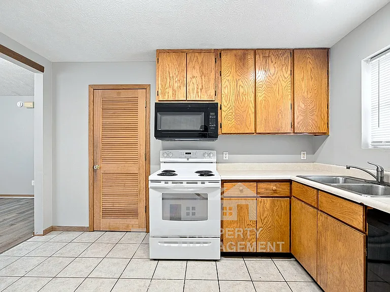 1214 S 3rd St #B — Photo 9