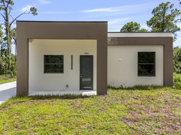 934 Binkley St E, Lehigh Acres, FL 33974