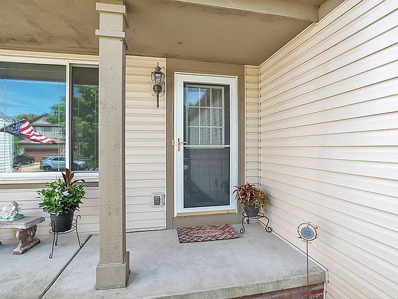 4th image of 5090 Meadow Crest Cir