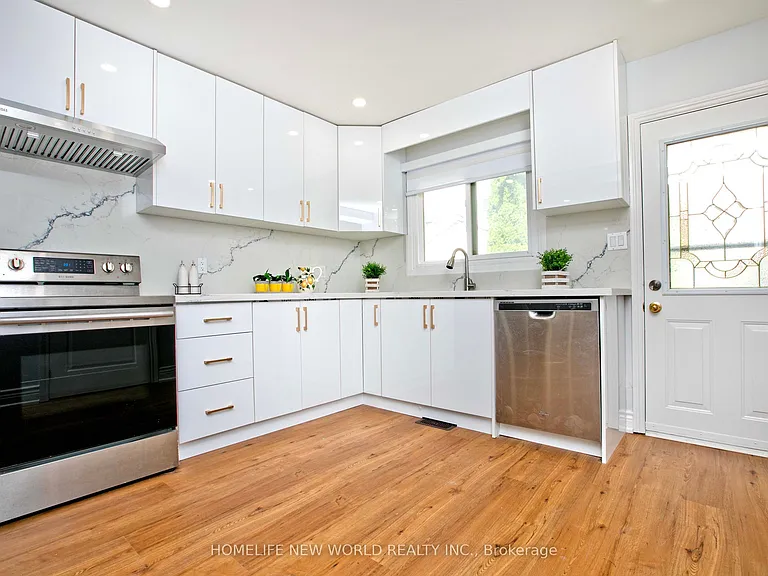 19 Britannia Ave — Photo 5