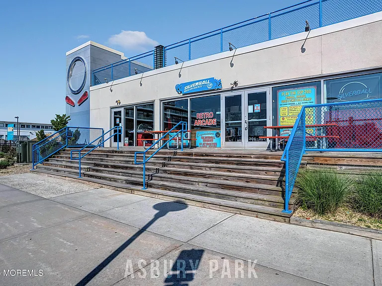 49 Franklin Ave — Photo 80