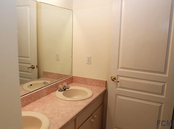 5th image of 5 Boxwood Ln