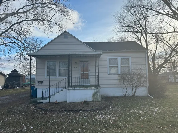 102 E Clark St, Pontiac, IL 61764