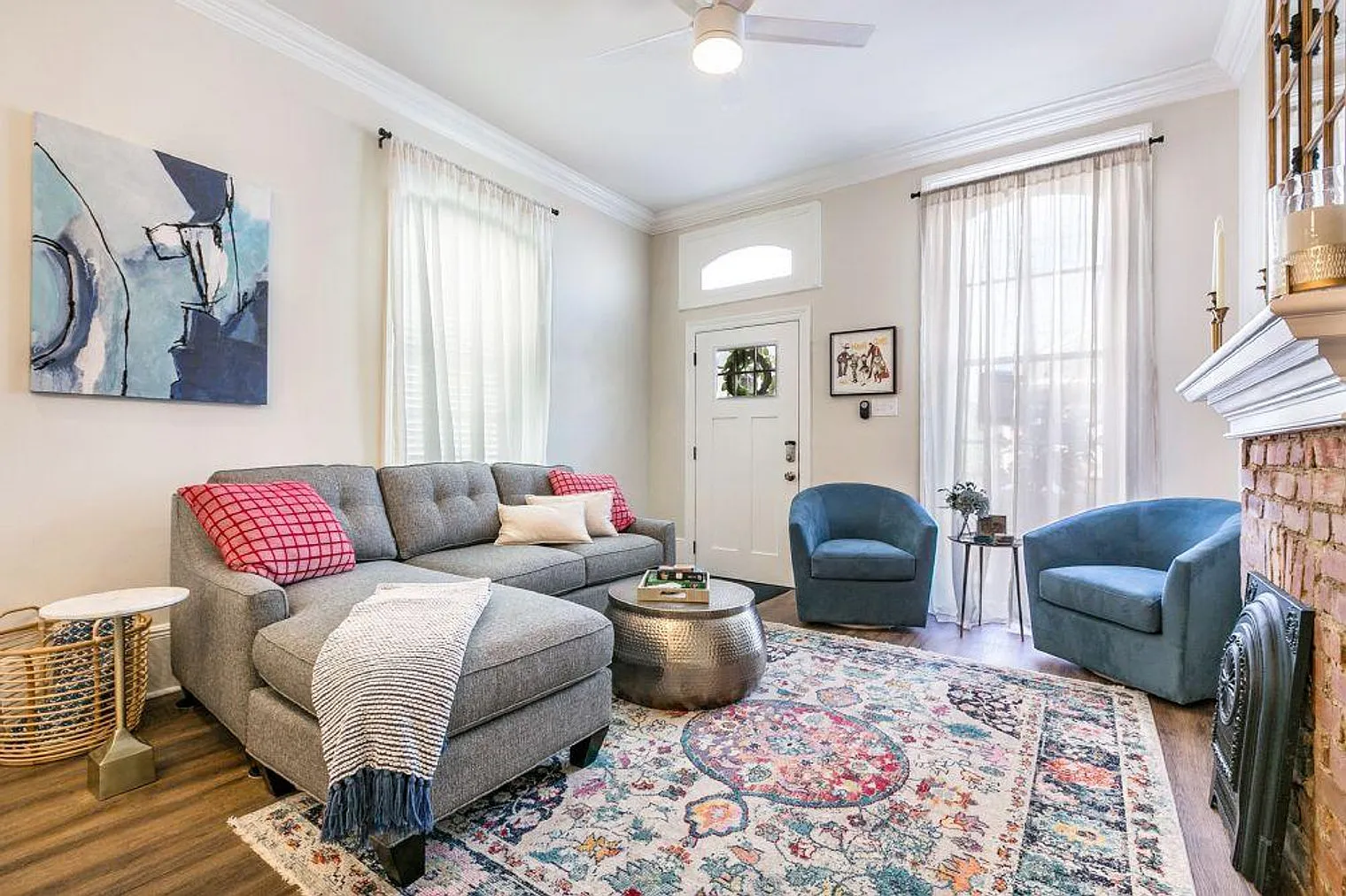 3 bed, 1.0 bath, 1291 sqft, $8,054 — Photo 1