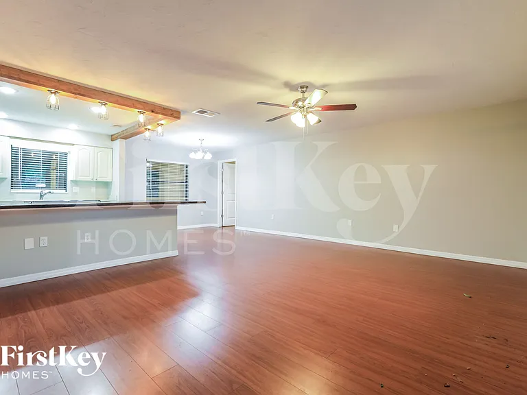 8340 Brandeis Cir W — Photo 5