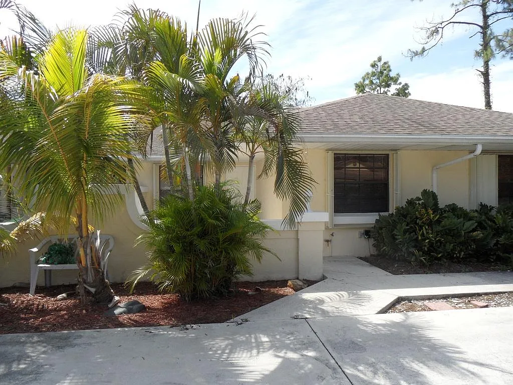1225 Hyacinth Pl — Photo 1