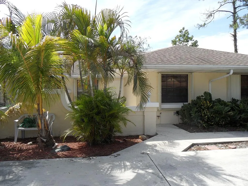 1225 Hyacinth Pl