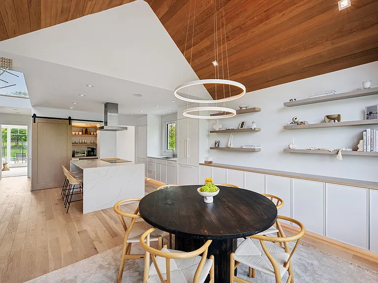 28 Canoe Place Rd — Photo 5