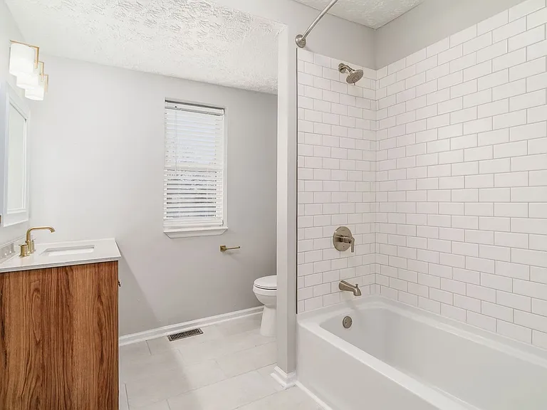 416 E Mithoff St — Photo 9