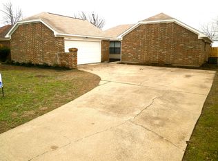 3003 Armstrong Dr, Arlington, TX 76014