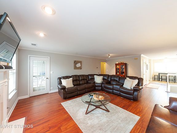 3rd image of 1429 Greens Ct