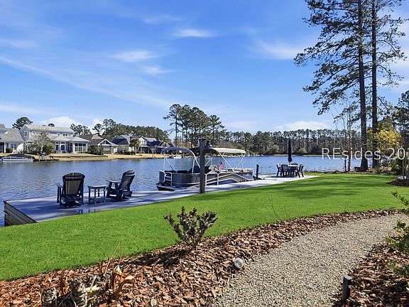 3rd image of 20 Fishdancer Ct