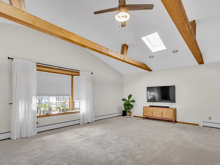 228 W Grove St — Photo 5
