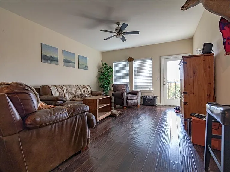 104-2708 San Pedro St #104 — Photo 4