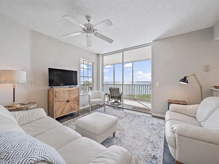 5800 NE Island Cove Way #2207 — Photo 4