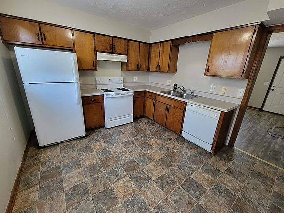 3rd image of 316 Woodcrest Dr #316