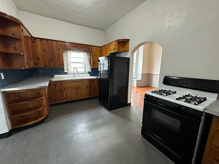 15 E Rio Grande St — Photo 8