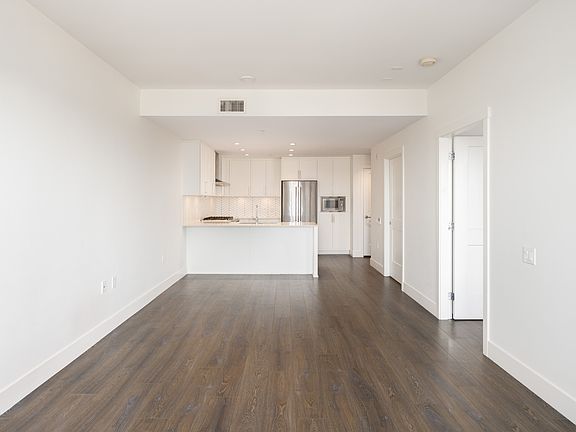 5th image of 4477 Hastings St #509