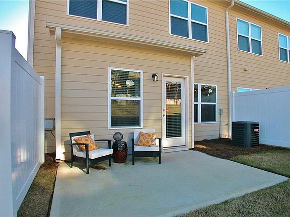3rd image of 3121 Haynes Park Dr