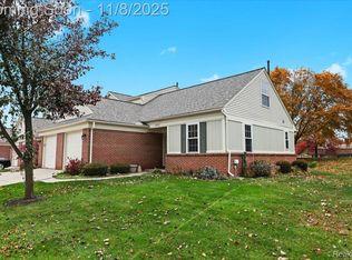 43576 Yorkville Dr #27, Canton, MI 48188